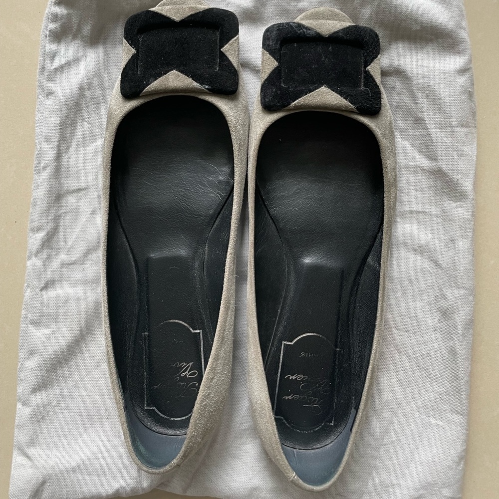 Roger Vivier flats